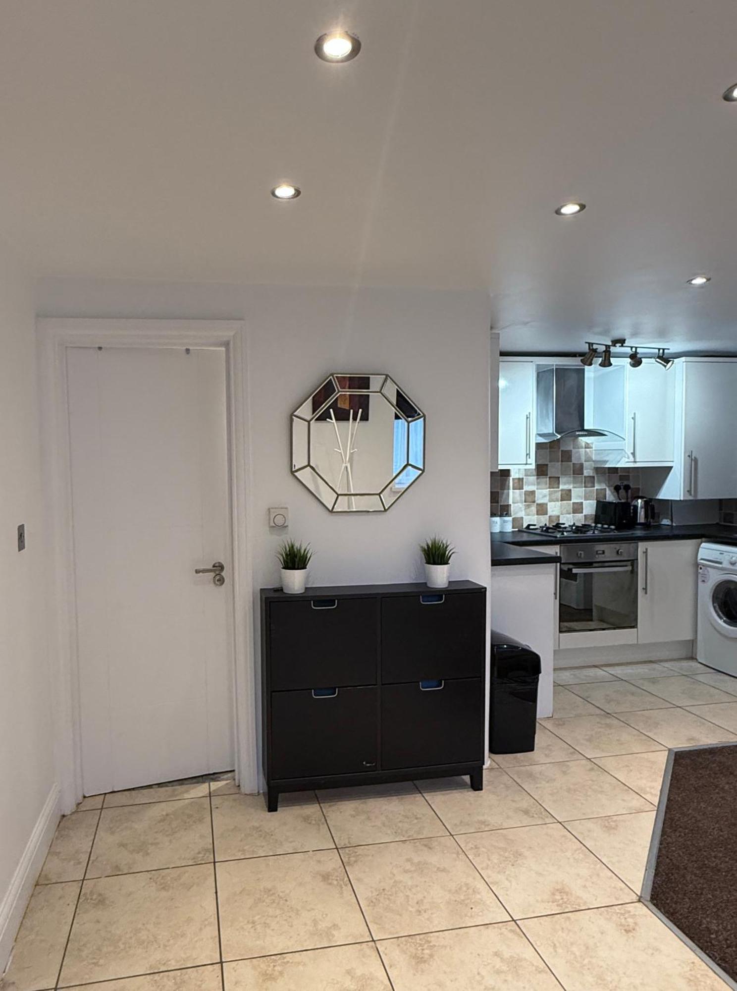 Cosy Guest Suite, West London Χάνσλοου Εξωτερικό φωτογραφία