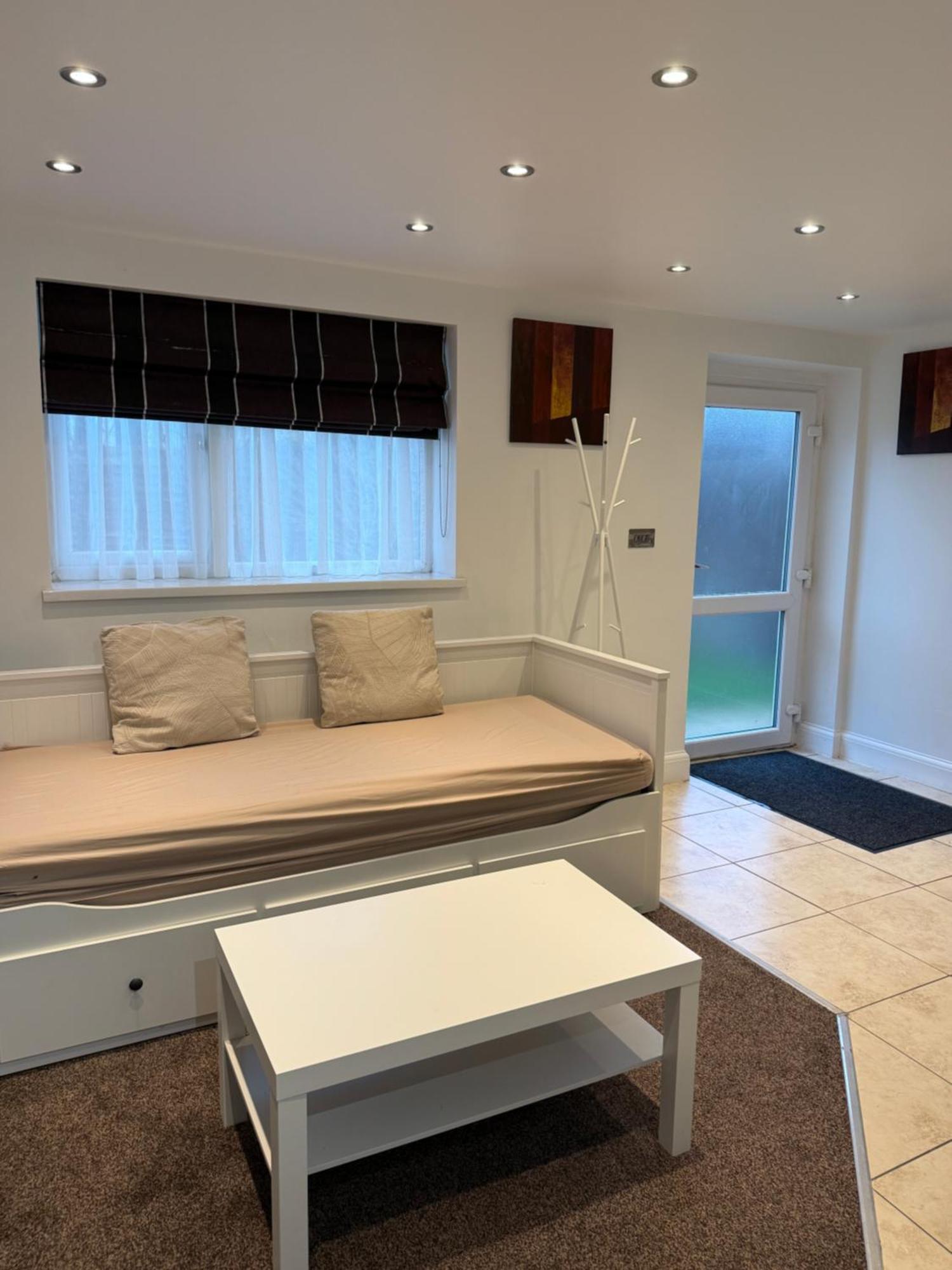 Cosy Guest Suite, West London Χάνσλοου Εξωτερικό φωτογραφία