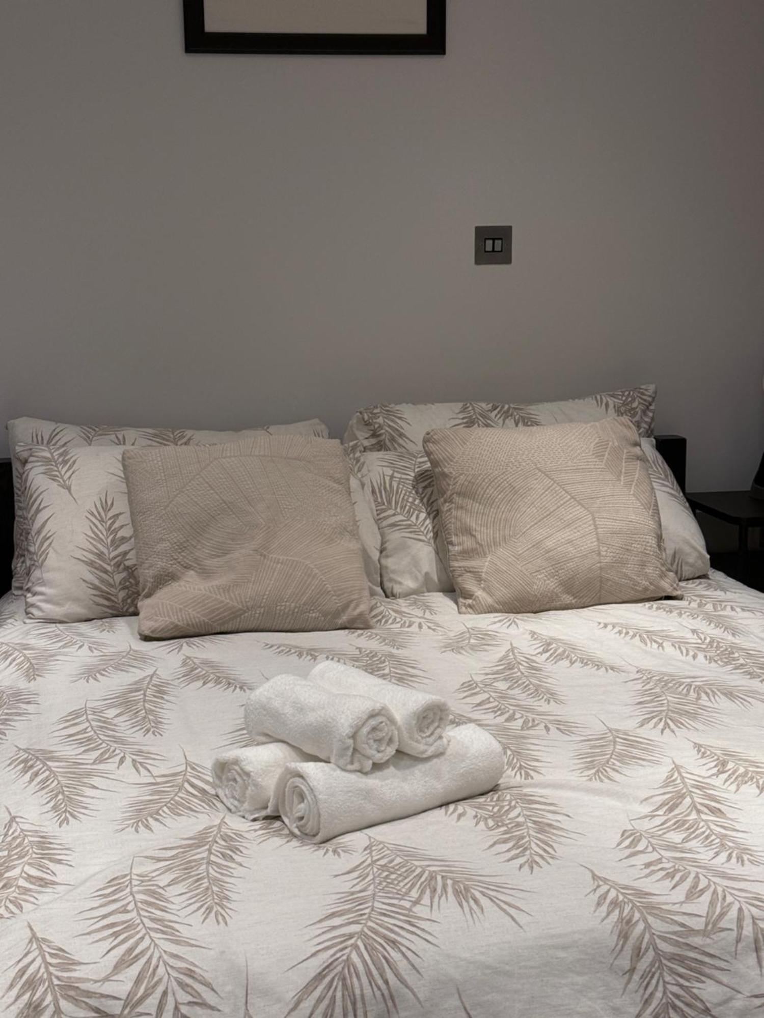 Cosy Guest Suite, West London Χάνσλοου Εξωτερικό φωτογραφία